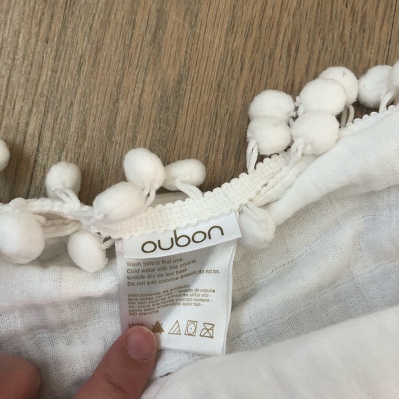 🌟Host Pick🌟 Oubon blanket with Pom pom trim - Picture 2 of 2
